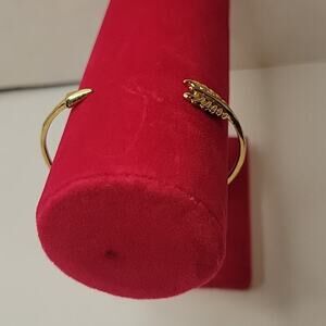 Stella & Dot Arrow Cuff Modest Dainty Feminine Southwestern Gold Tone Bracelet